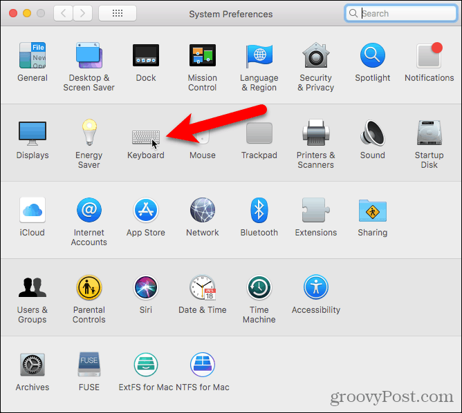 انقر فوق لوحة المفاتيح في تفضيلات النظام على جهاز Mac