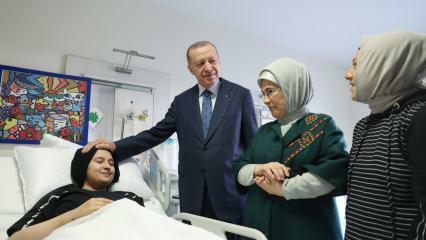التقى الرئيس أردوغان وزوجته أمينة أردوغان بأطفال الكارثة