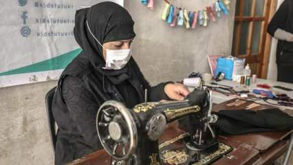 الملابس التي يصلحها خياطون متطوعون من إدلب أصبحت وليمة للأطفال