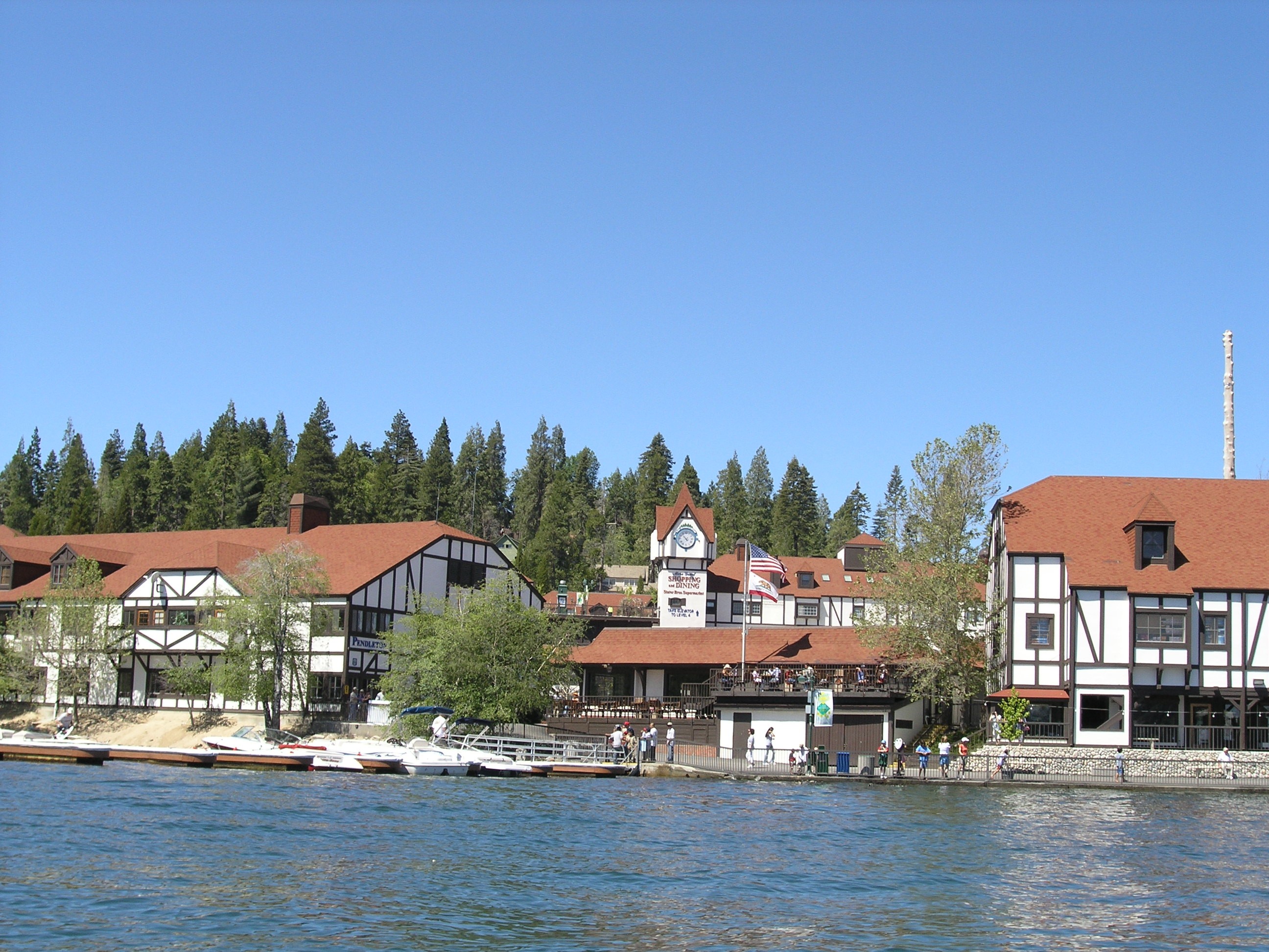 كيف أنقذت وسائل التواصل الاجتماعي Lake Arrowhead عندما تجف ميزانيات إعلانات المدينة: ممتحن وسائل التواصل الاجتماعي