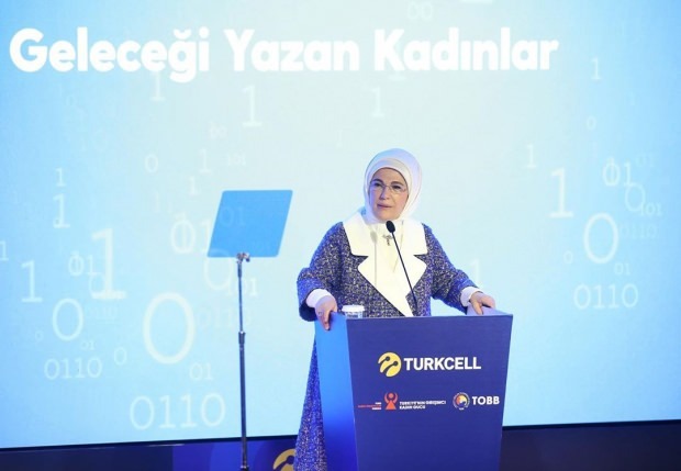 جوائز المرأة التي تكتب المستقبل من السيدة الأولى أردوغان