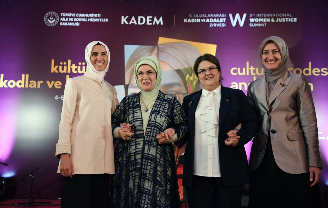 التقت السيدة الأولى أردوغان بوزيرة التضامن الوطني والأسرة والمرأة الجزائرية كوثر كريكو.