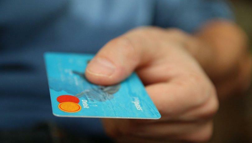 كيفية التقدم بطلب لاسترداد رسوم بطاقة الائتمان