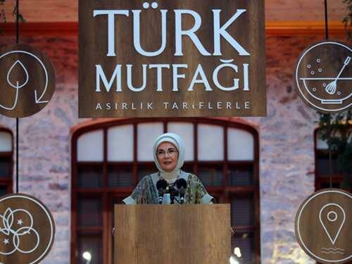 المطبخ التركي مع المرشحين للوصفات المئوية في فئتين