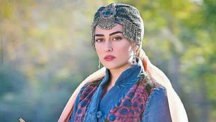 أصبحت إسراء بيلجيش ، التي تلعب دور حليم سلطان ، المفضل لديريليش أرطغرل ، وجه الإعلان في باكستان