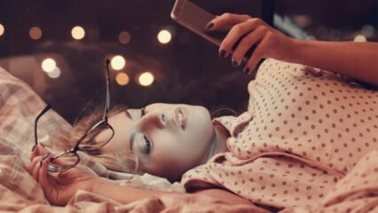 ما أسباب استخدام الهاتف قبل النوم؟