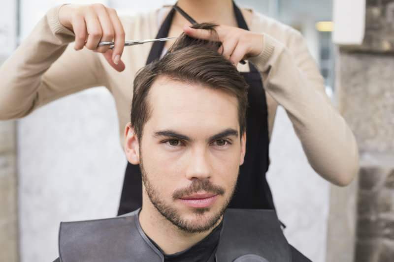 كيف تتم أسهل حلاقة اللحية؟ أسهل طريقة لقص شعر الرجال في المنزل
