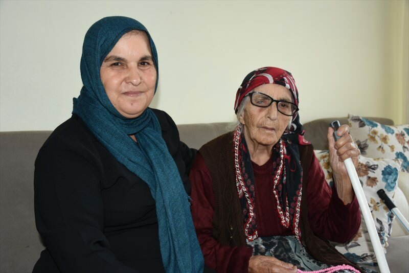 فازت فاطمة الجدة البالغة من العمر 95 عامًا ، وهي مريضة بالقلب وضغط الدم ، على كوفيد -19