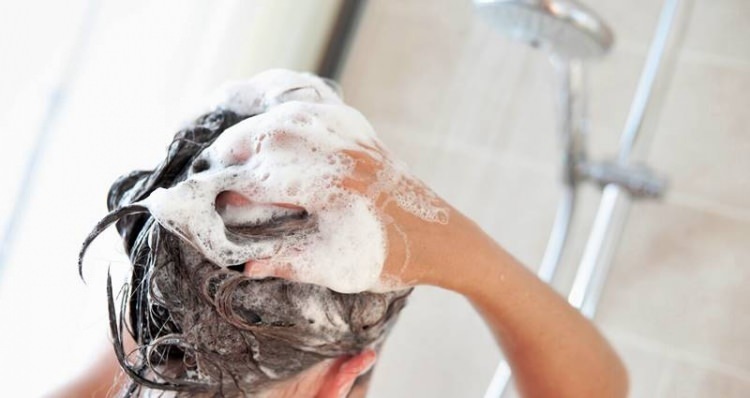 كيف يجب غسل الشعر؟