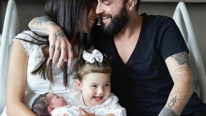 زوجة Berkay Özlem Ada Şahin علمت Mevlit لطفلها حديث الولادة!