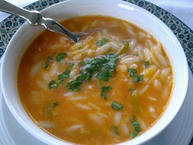 وصفة حساء الشعيرية الشعيرية اللذيذة