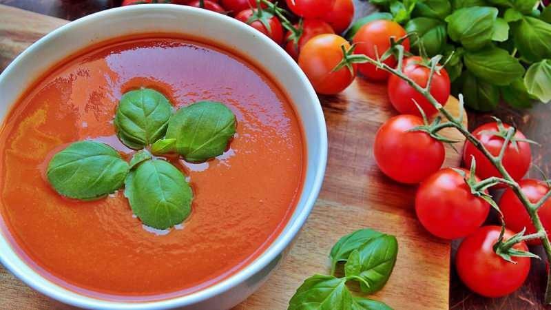 كم عدد السعرات الحرارية في الطماطم؟ هل حساء الطماطم يزيد وزنك؟