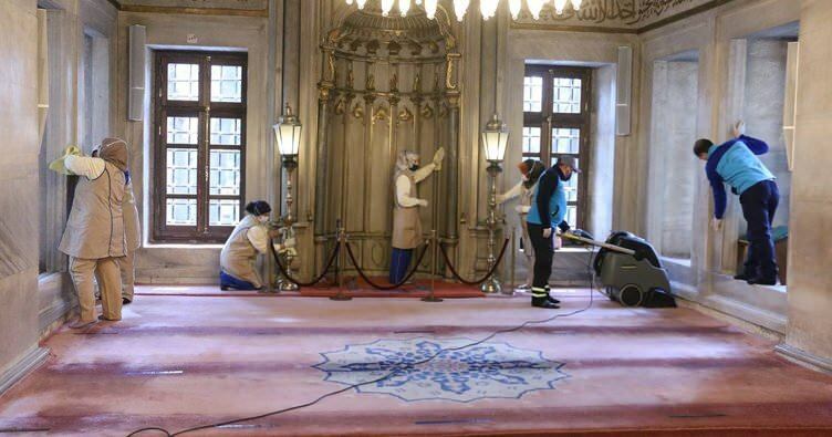 غسل مسجد أيوب سلطان بماء الورد قبل رمضان