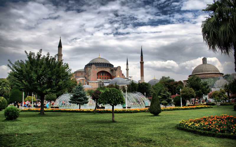 أين مسجد آيا صوفيا؟