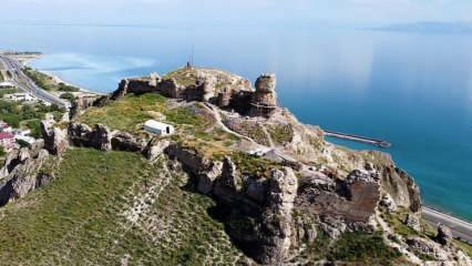 يتم استعادة قلعة Urartu بإطلالتها الفريدة على بحيرة فان