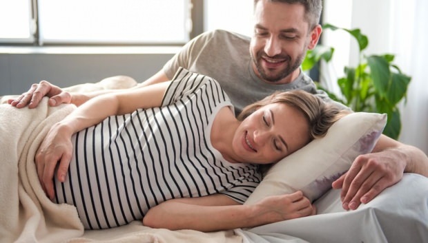 كيف يجب أن تكون العلاقة أثناء الحمل؟ كم شهر يمكنني ممارسة الجماع أثناء الحمل؟