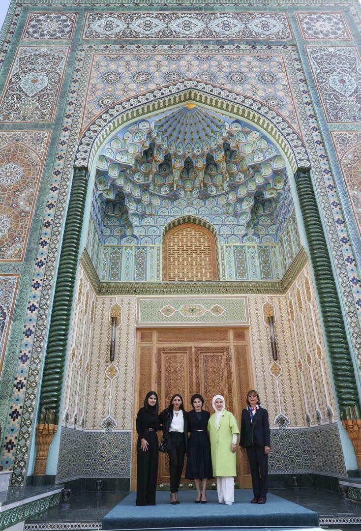 شاركت أمينة أردوغان زيارتها إلى أوزبكستان