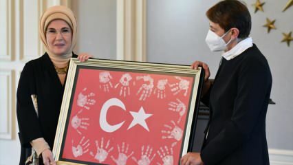 السيدة الأولى أردوغان التقت بالمعلمين!