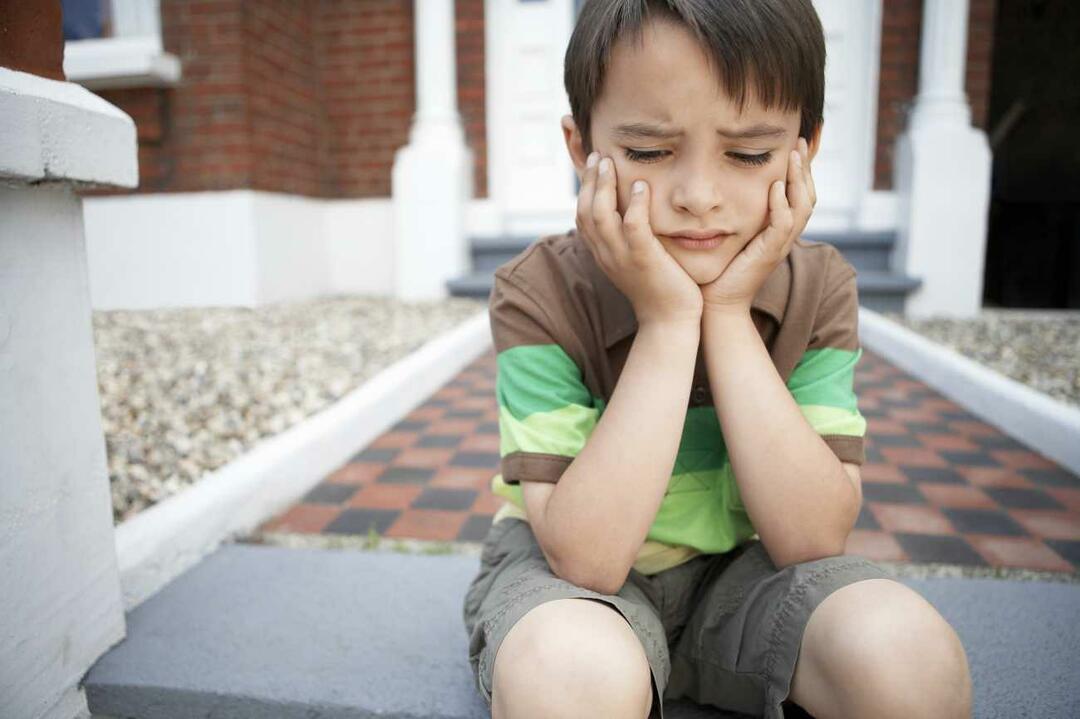 كيف هي عملية الحزن عند الأطفال والمراهقين؟ كيف يُعالج الأبناء الذين يموت أقاربهم؟