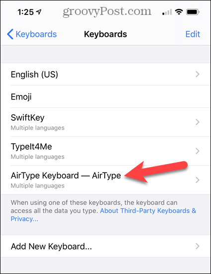 اضغط على لوحة مفاتيح AirType في قائمة لوحات مفاتيح iPhone