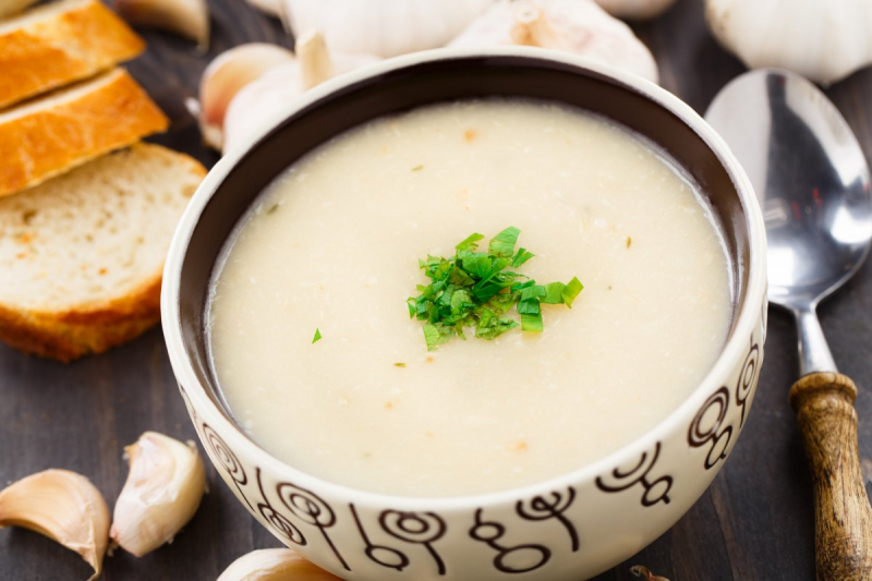 كيف تصنع حساء الثوم؟ وصفة شوربة حساء الثوم رائعة
