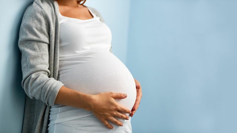 حركات غير لائقة للحامل! يحظر الحمل بالمواد