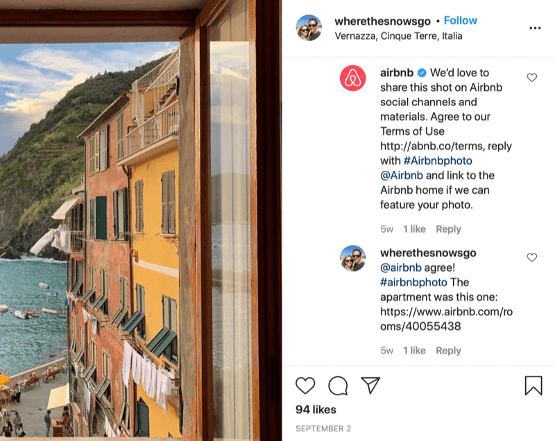 مثال على إذن إعادة النشر المكتوب على Instagram بينwherethesnowsgo وairbnb مع طلب airbnb مشاركة الصورة والمعلومات المتعلقة بكيفية تقديم الموافقة ، والرد من قبلwherethesnowsgo الذي يأذن بإعادة مشاركة صورة