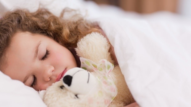 متى يجب أن ينام الأطفال وحدهم؟