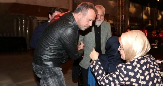 حاول يوسف الدردشة مع الإسلام! جاءت السيدة الأولى أمين أردوغان لإنقاذها ...