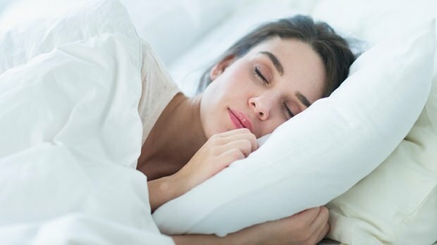 ما هي أسباب التعرق أثناء النوم الليلي؟ ما هو جيد للتعرق؟