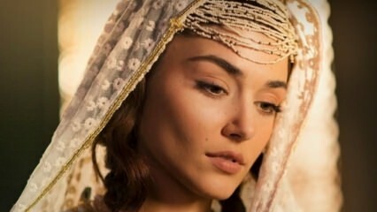 لقطات رائعة من Hande Erçel ، أحد الممثلين لفيلم "Mevlana" على Mest-i Aşk!