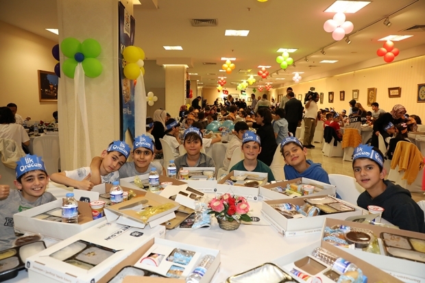 300 طفل افتتحوا أول صيامهم في برنامج الإفطار السريع لبلدية Esenler!