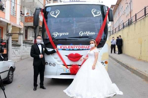 لقد تحقق حلم السائق الذي يريد أن يجعل الحافلة المكوكية سيارة زفاف!