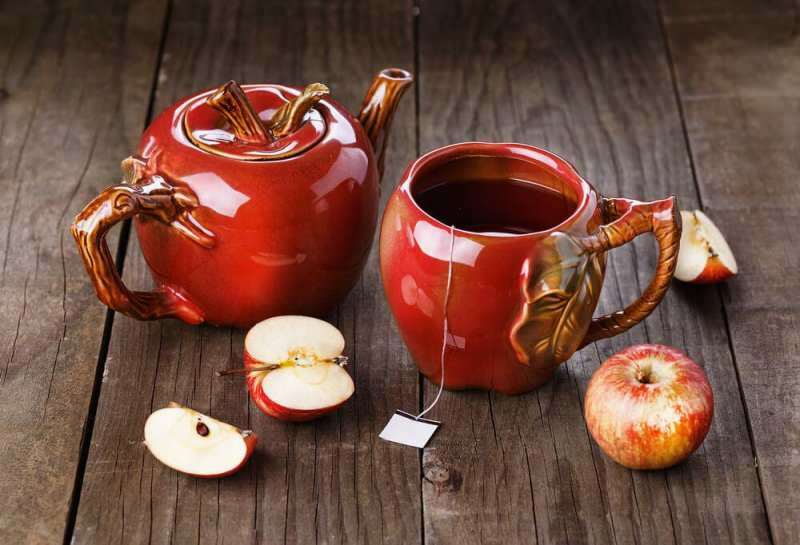 شاي التفاح المصنوع من قشور التفاح أكثر فائدة.