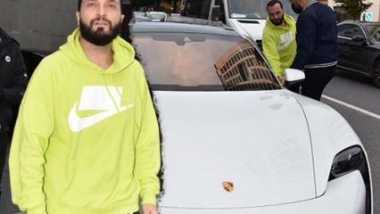 ذهب بيركاي لشراء سيارته الجديدة 2 مليون ليرة تركية بدون قناع! 