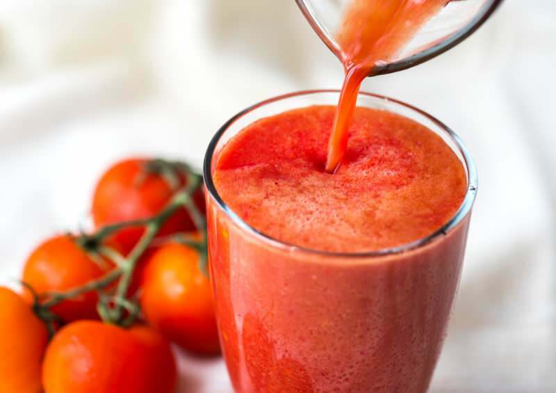 كوب من عصير الطماطم يزيل الالتهابات في الجسم