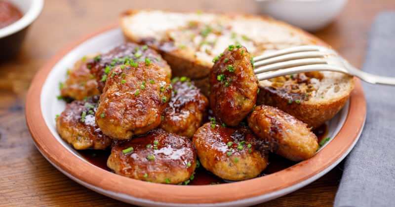 كيف تصنع أسهل فطائر الدجاج؟ نصائح لعمل كرات اللحم من الدجاج المفروم