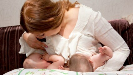 كيف يجب إرضاع التوأم؟ أوضاع الرضاعة الطبيعية للأطفال التوأم