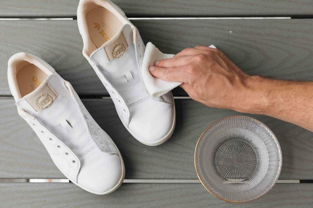 كيفية تنظيف الأحذية البيضاء؟