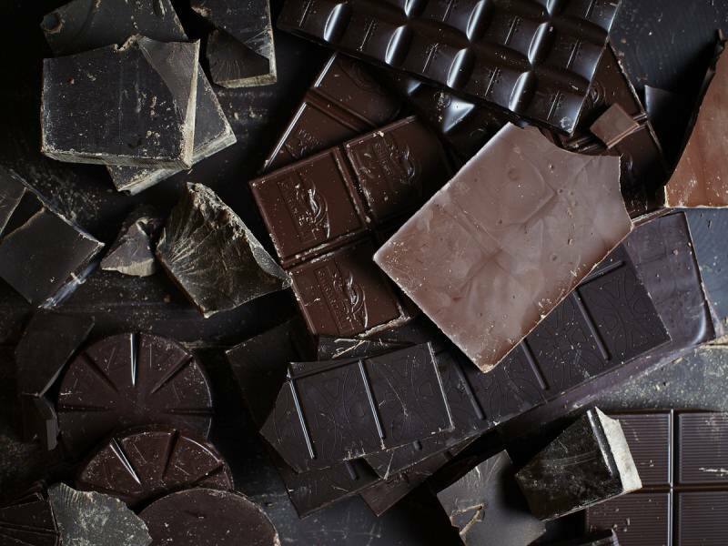 الشوكولاتة الداكنة تفيد الجهاز العصبي