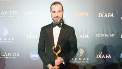 إنجين ألتان دوزياتان يحظى بالجائزة المرموقة في الشرق الأوسط!