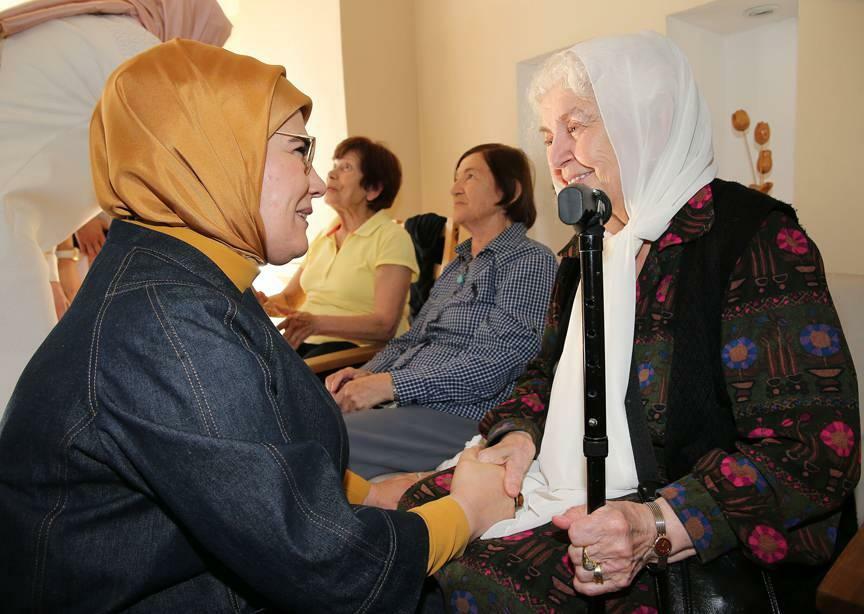 احتفلت أمينة أردوغان باليوم الأول من أكتوبر للمسنين