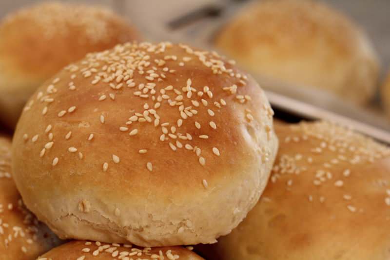 كيف تصنع خبز الهمبرغر السهل في المنزل؟ وصفة خبز الهمبرغر