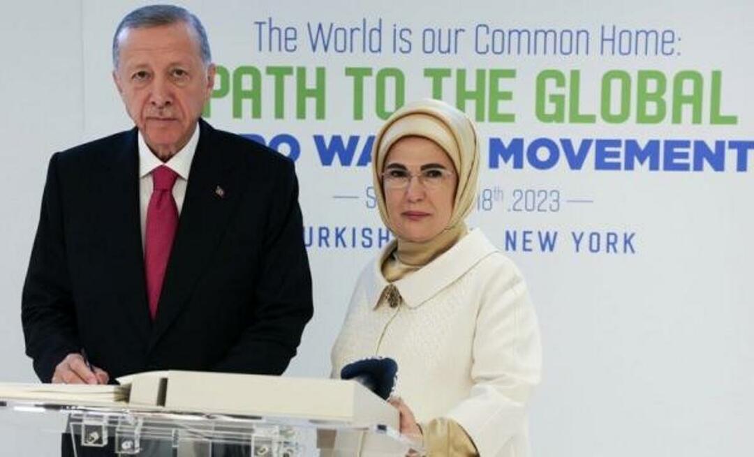 لفتة من الرئيس أردوغان، الذي كان أول من وقع على "إعلان النوايا الحسنة لصفر نفايات"، إلى زوجته أمينة أردوغان!