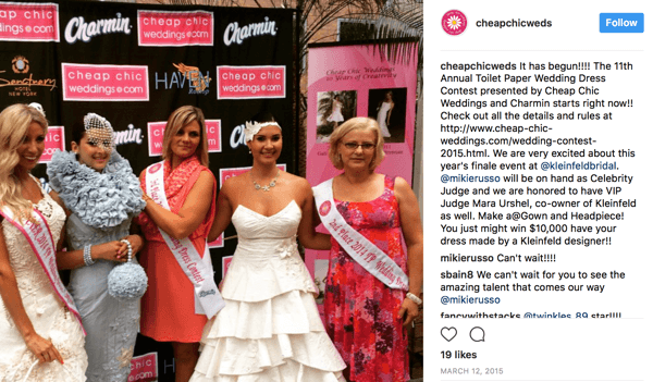 تشارمين هي إحدى رعاة المسابقة الاجتماعية السنوية حيث يصنع العملاء فساتين الزفاف من ورق التواليت. في مسابقة عام 2015 ، فازت Kleinfeld Bridal أيضًا بالجائزة بمكافأة فستان مصنوع خصيصًا للفائز.
