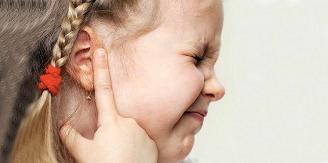 ما هي أعراض التهاب الأذن الوسطى؟