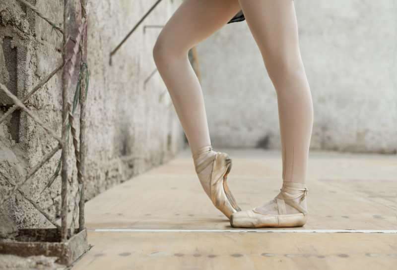 حركات الرقص العملية التي هي جيدة للملل ، وأنشطة الرقص التي يسهل القيام بها في المنزل
