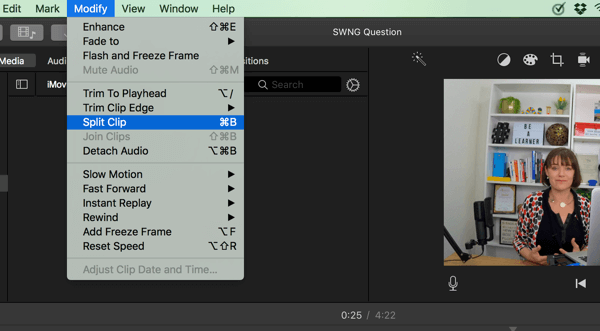في iMovie ، قسّم الفيديو الخاص بك إلى مقاطع عن طريق تحديد تعديل> تقسيم المقطع.