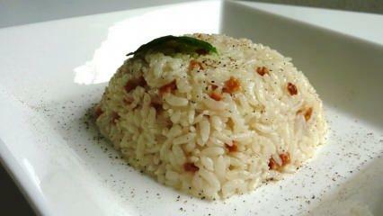 كيف تصنع أسهل بيلاف بالزبدة والأرز؟ وصفة أرز بالزبدة تنبعث منها رائحة لذيذة