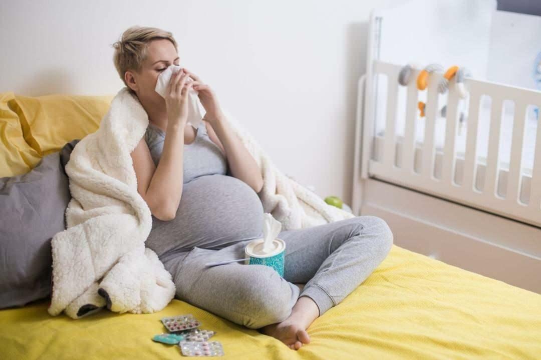 العلاجات المنزلية لحماية نفسك من الانفلونزا أثناء الحمل